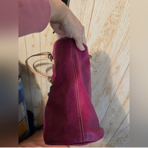 Michael Kors Elegant Raspberry Pink Handbag Preloved - Picture 2 of 9